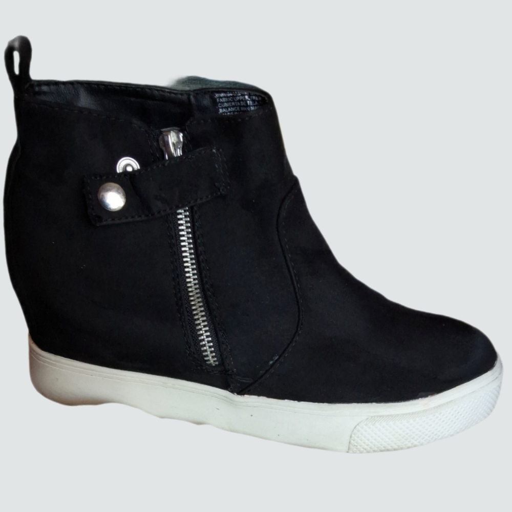 BIG BUDDHA Black Wedge Ancle Boot Size 8